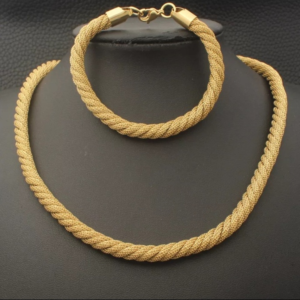 🌟 Stainless Steel Twisted Necklace